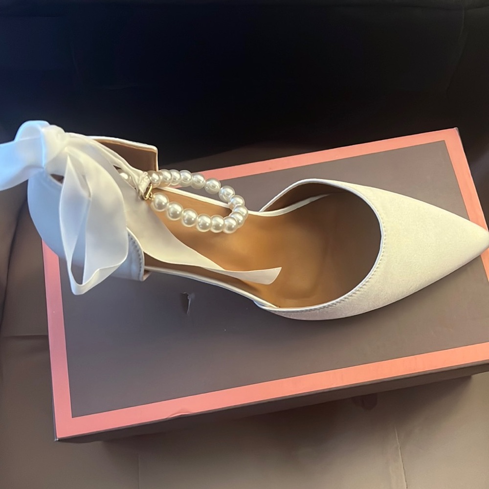 White shoes with pearls and ribbon